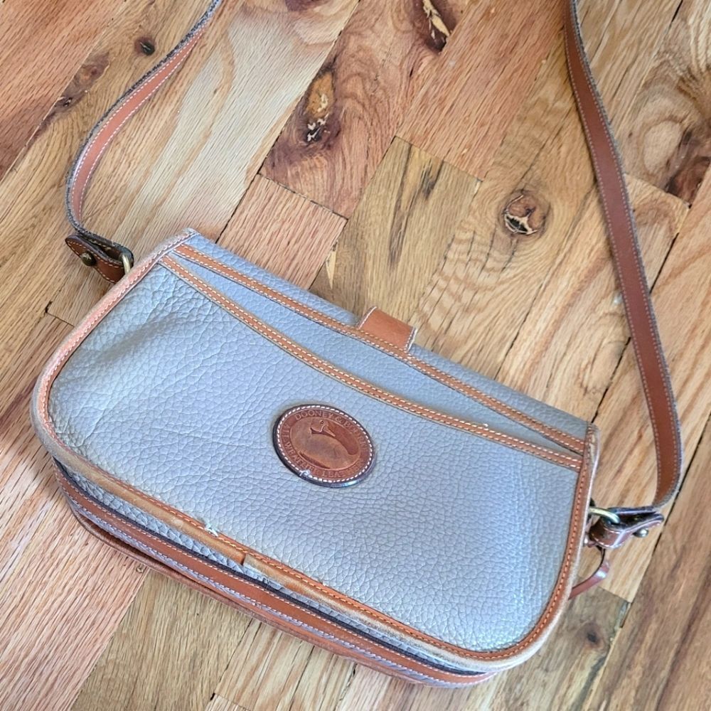 Vintage Dooney & Bourke Pebble Leather Over Under Taupe Crossbody Bag - Picture 8 of 16